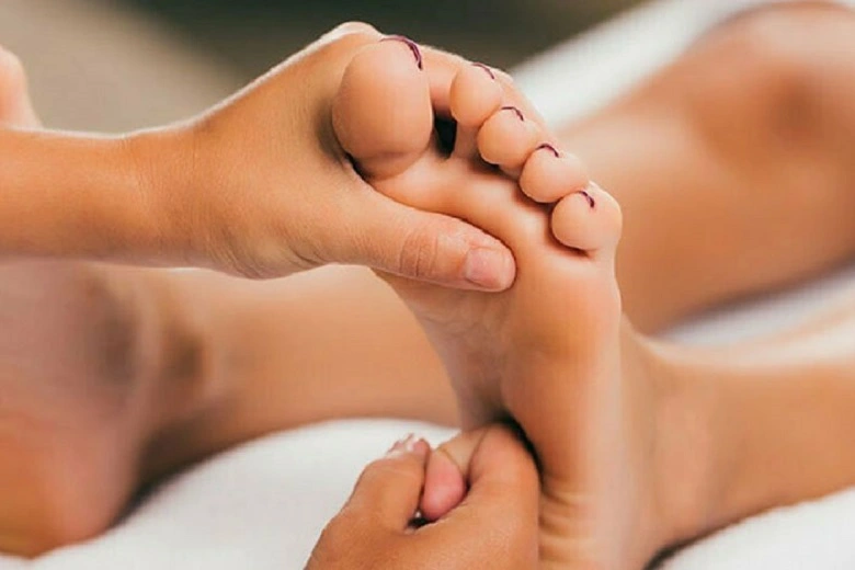 ماساژ پا با روغن